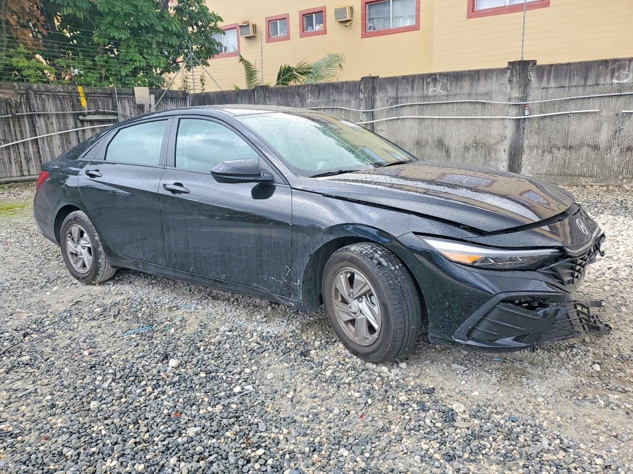 2025 HYUNDAI ELANTRA SE photo 4