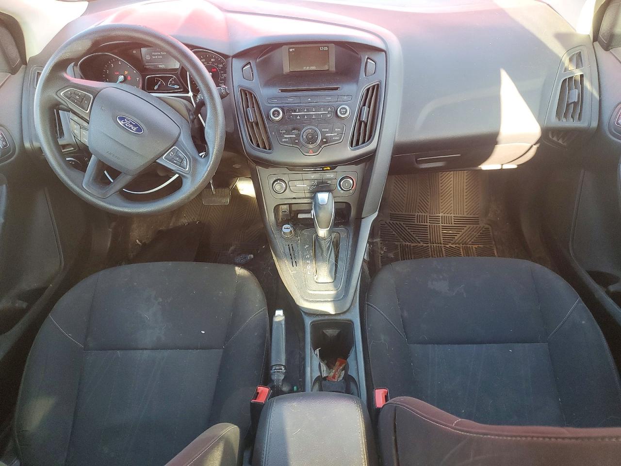 2015 FORD FOCUS SE photo 8