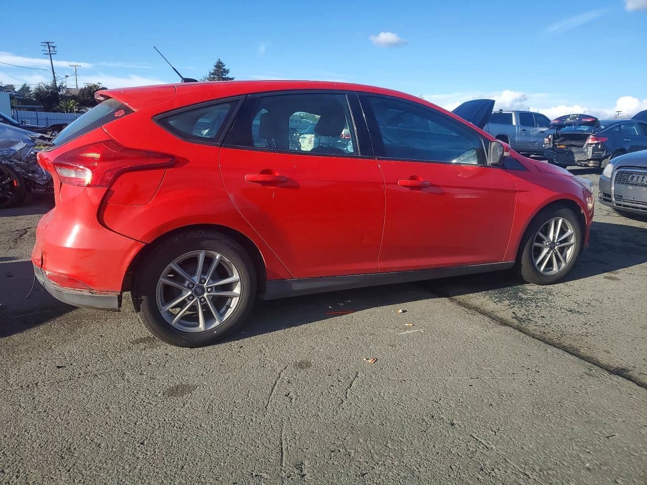 2015 FORD FOCUS SE photo 3