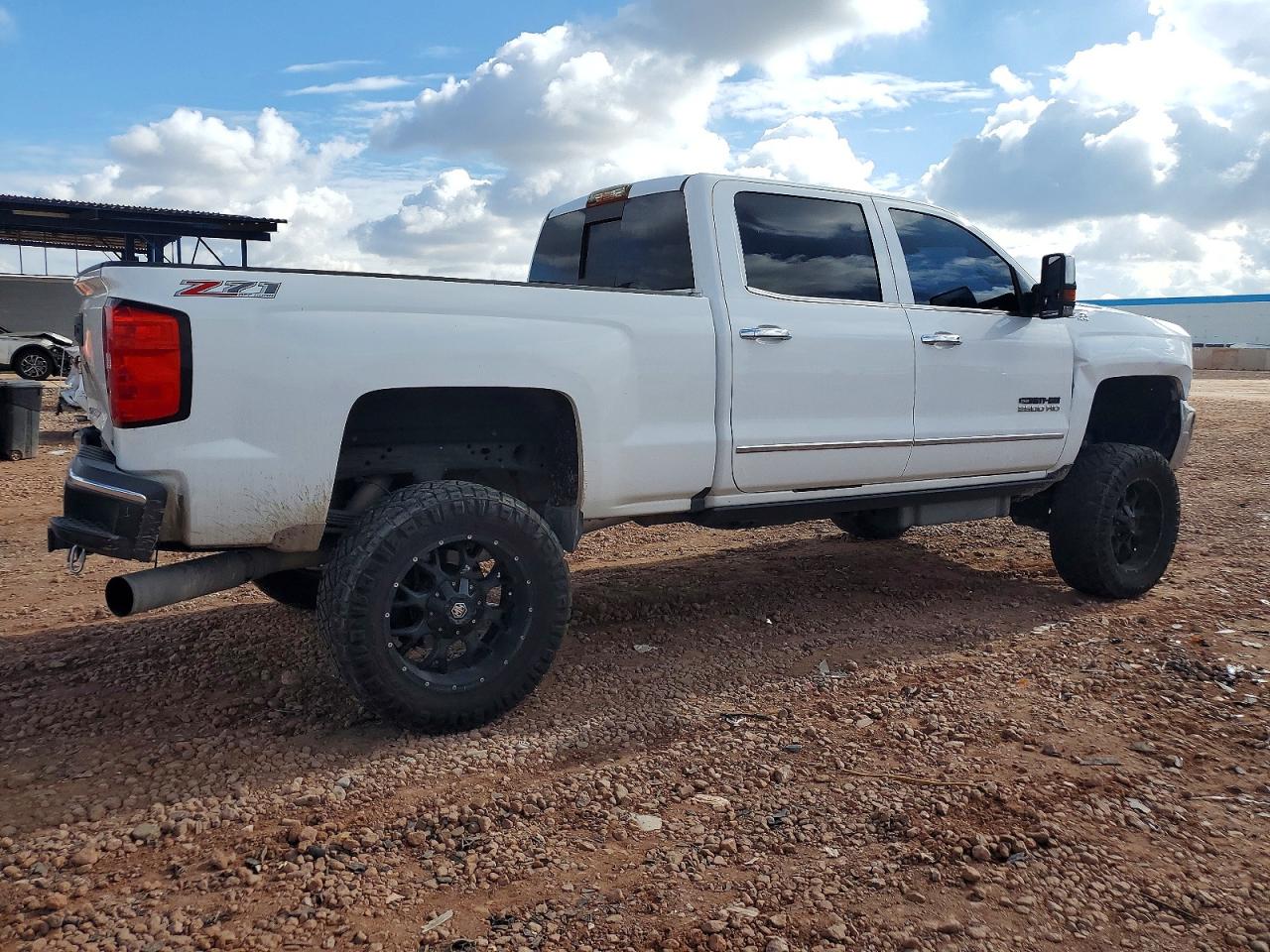2016 CHEVROLET SILVERADO K2500 HEAVY DUTY LTZ photo 3