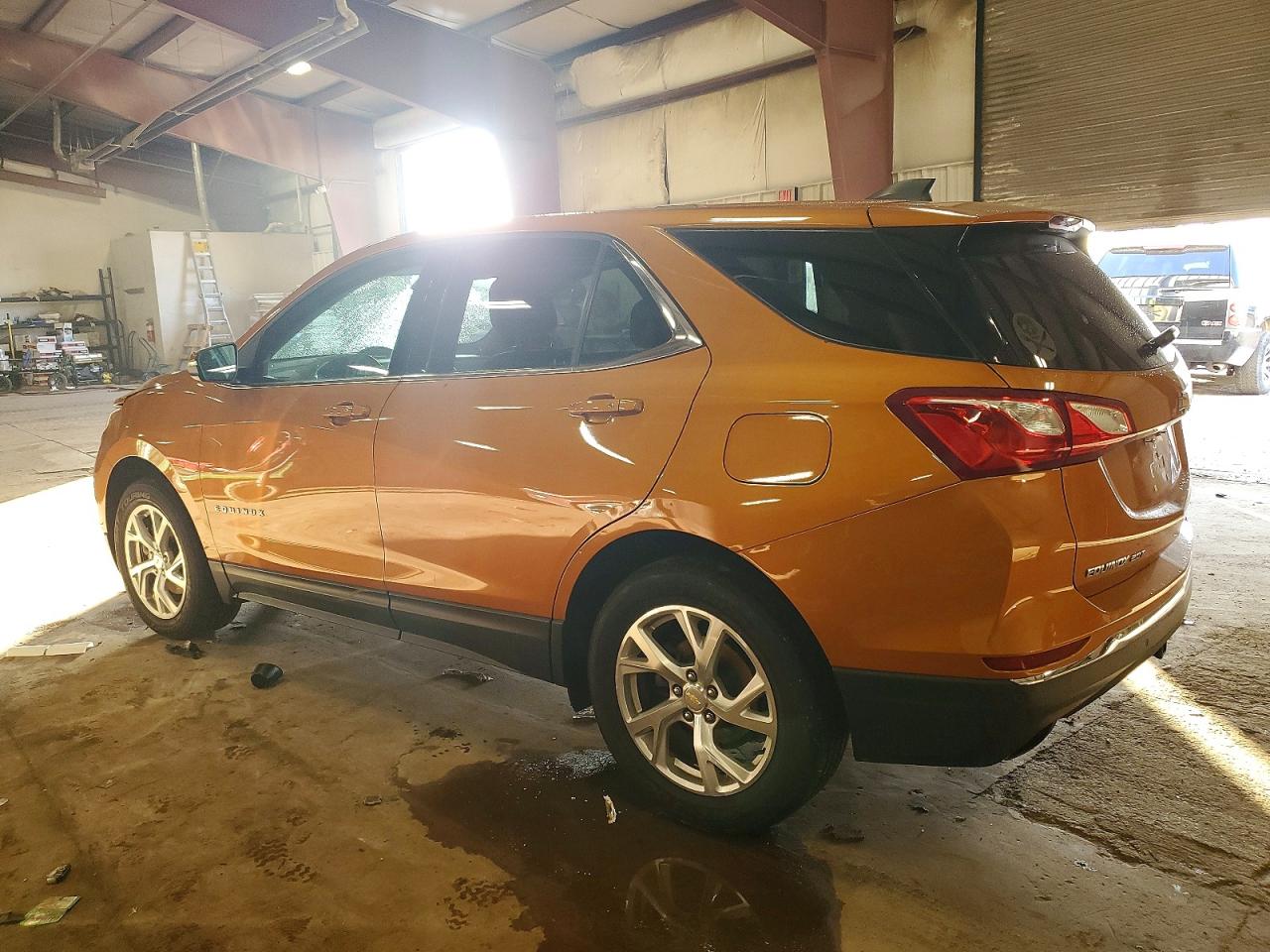 2018 CHEVROLET EQUINOX LT photo 2
