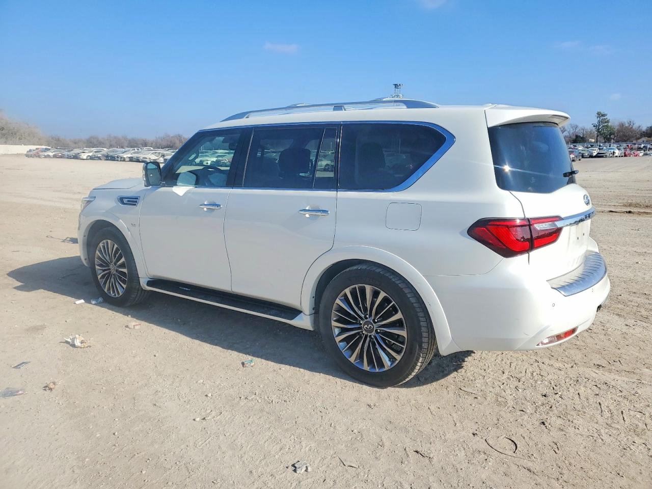2019 INFINITI QX80 LUXE photo 2
