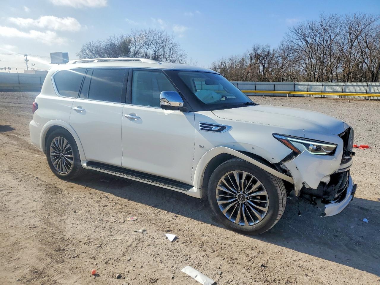 2019 INFINITI QX80 LUXE photo 4