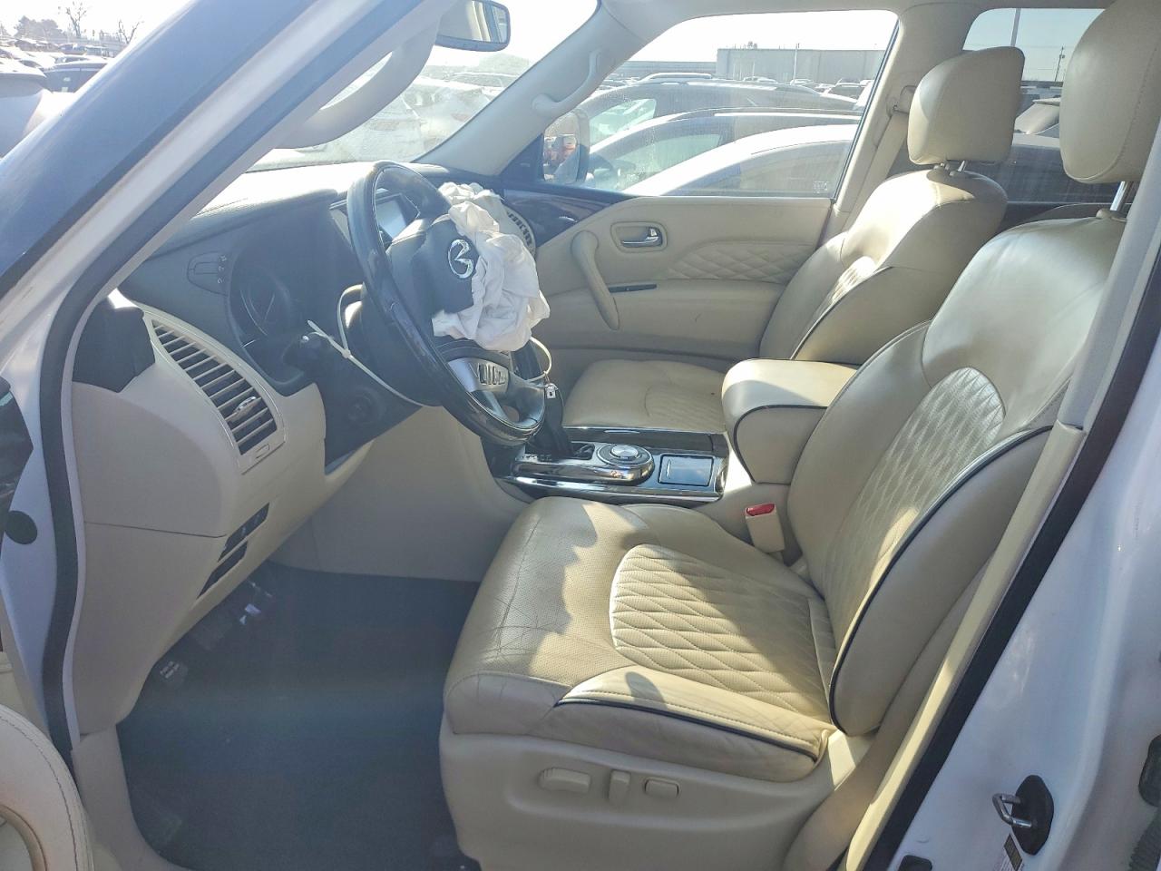 2019 INFINITI QX80 LUXE photo 7
