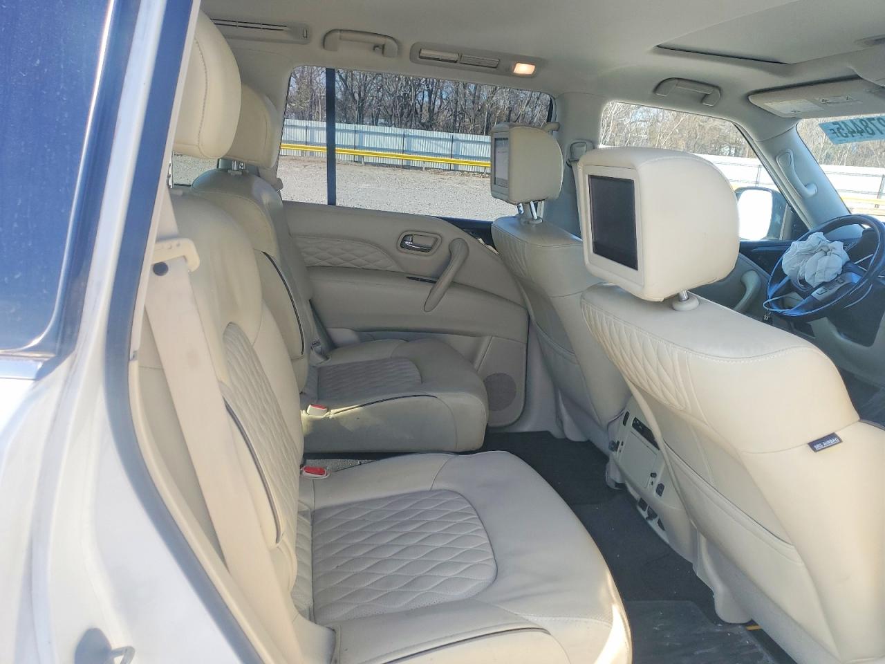 2019 INFINITI QX80 LUXE photo 11