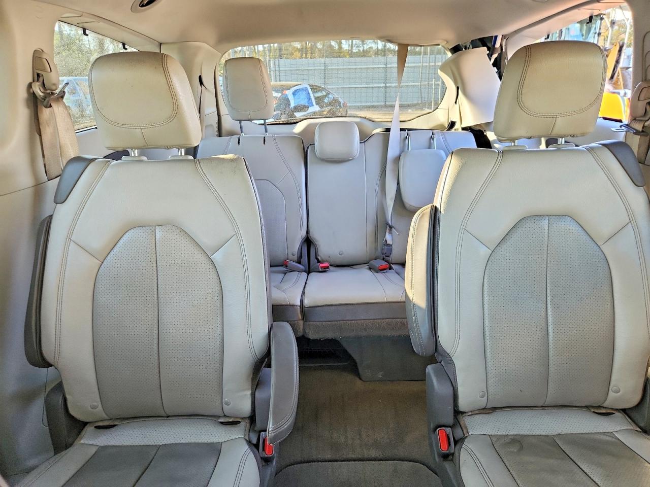 2019 CHRYSLER PACIFICA TOURING L photo 28