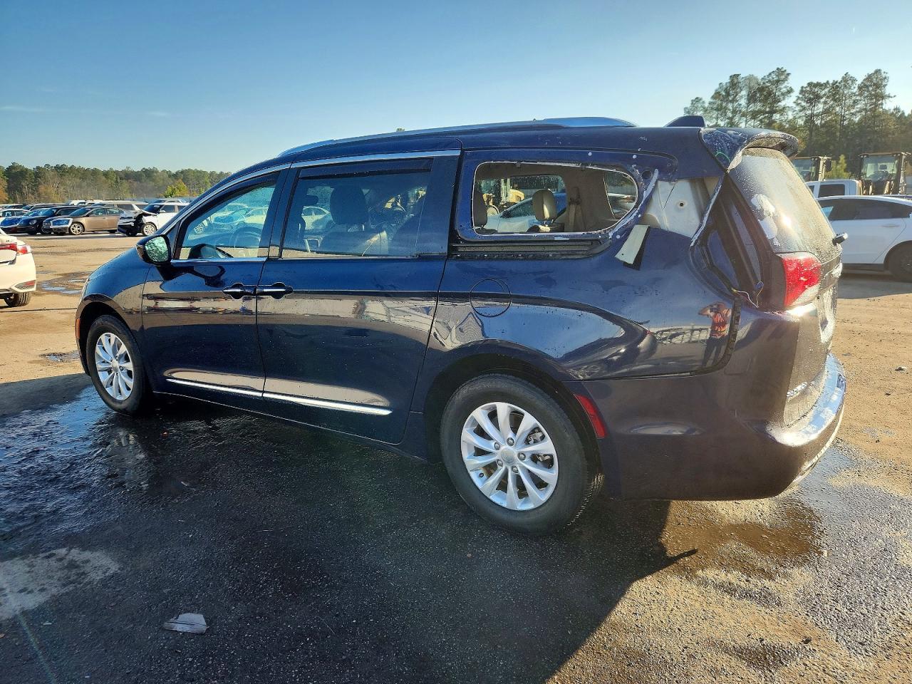 2019 CHRYSLER PACIFICA TOURING L photo 4