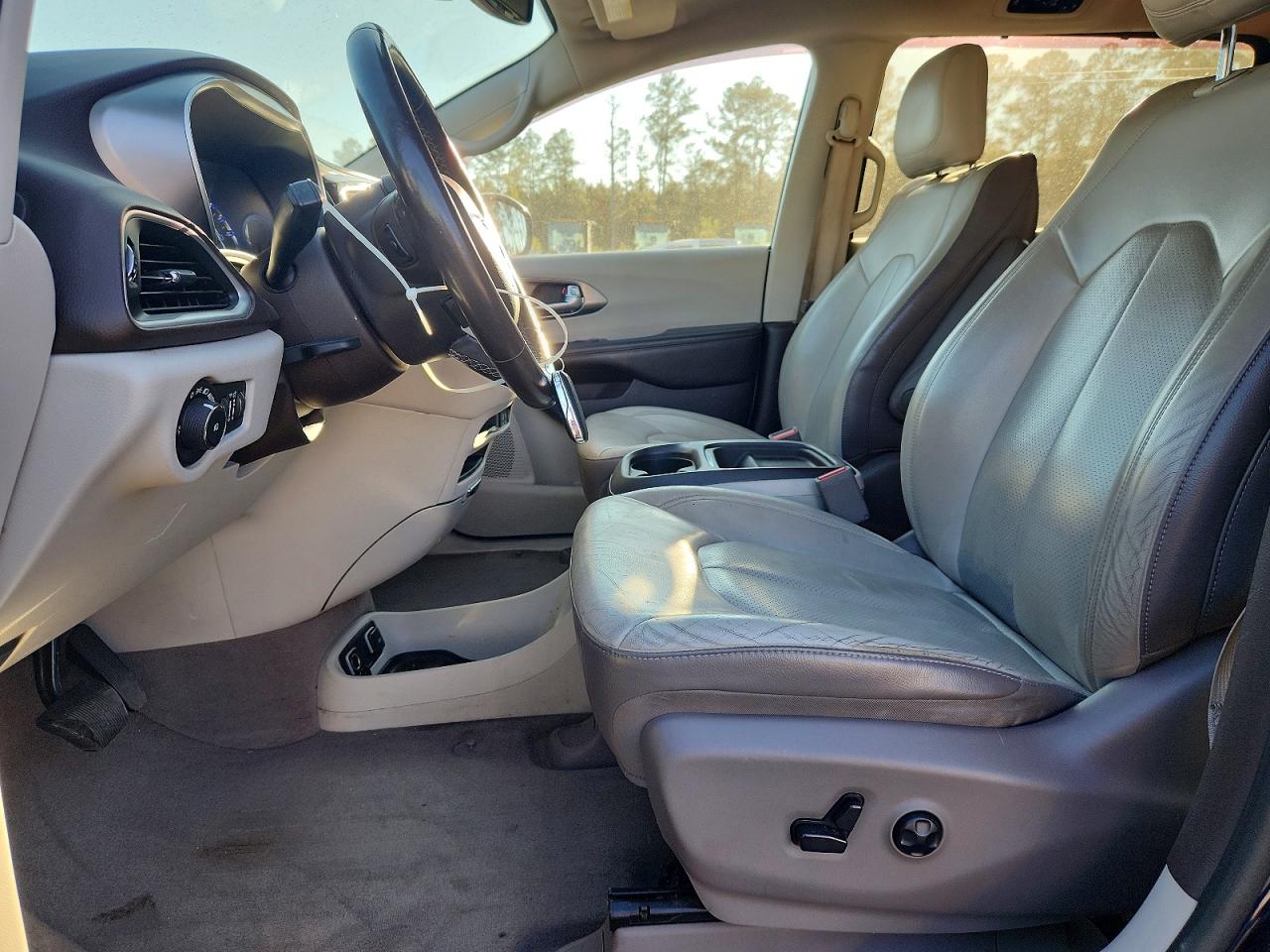 2019 CHRYSLER PACIFICA TOURING L photo 19