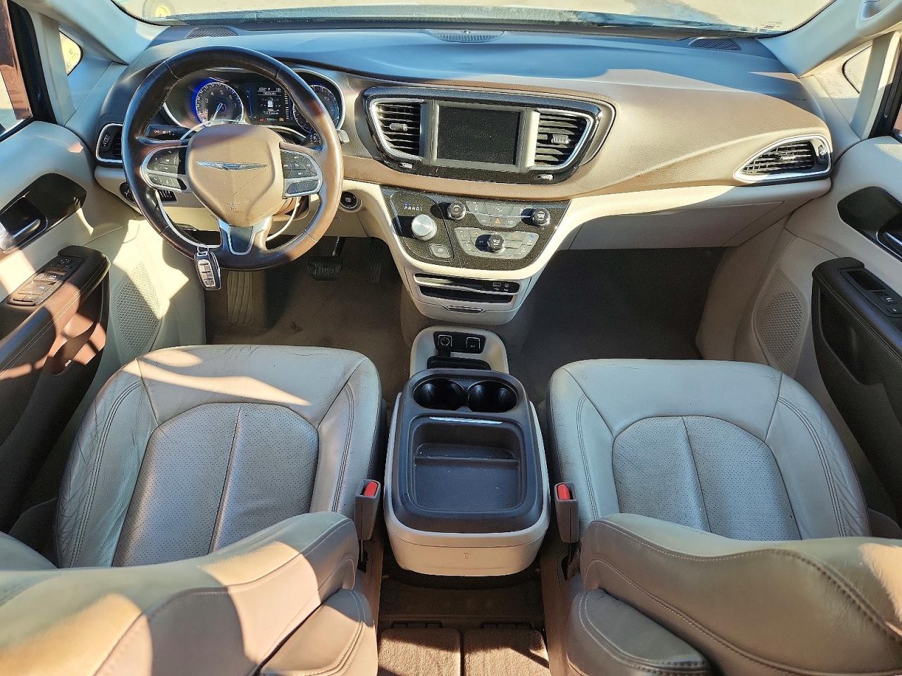 2019 CHRYSLER PACIFICA TOURING L photo 22