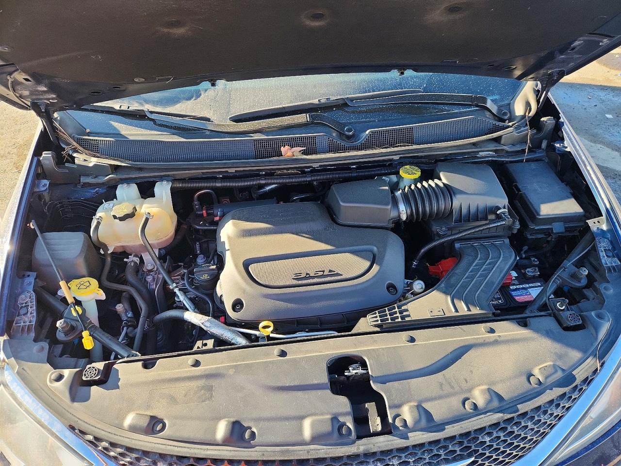2019 CHRYSLER PACIFICA TOURING L photo 34