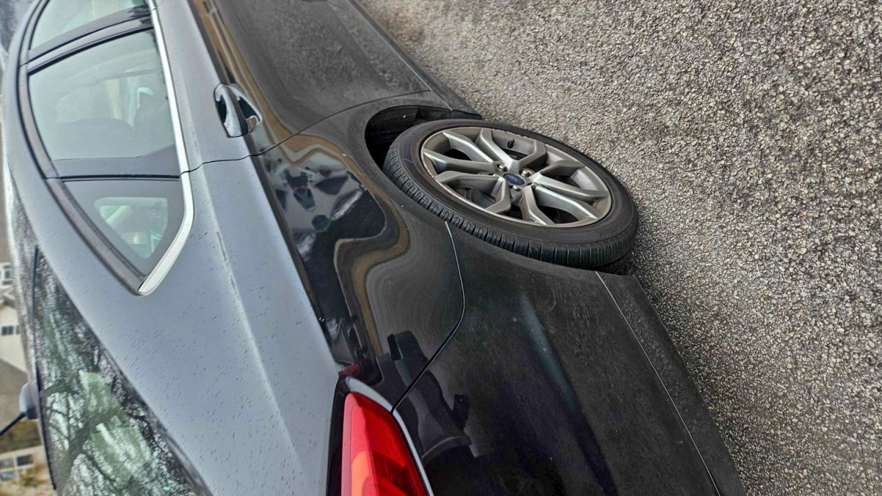 2017 FORD FUSION SE photo 4