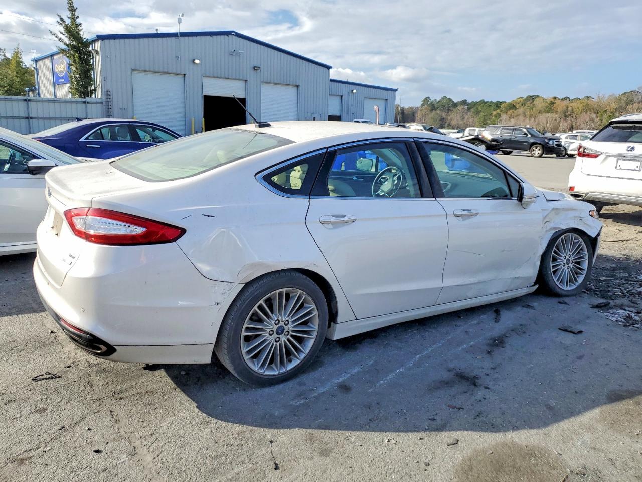 2016 FORD FUSION SE photo 3