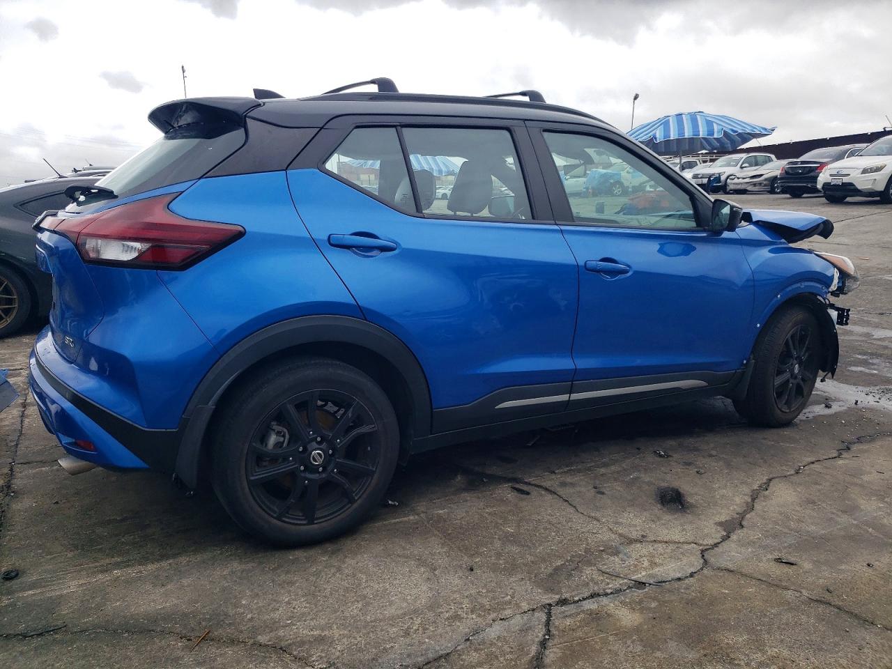 2021 NISSAN KICKS SR photo 3