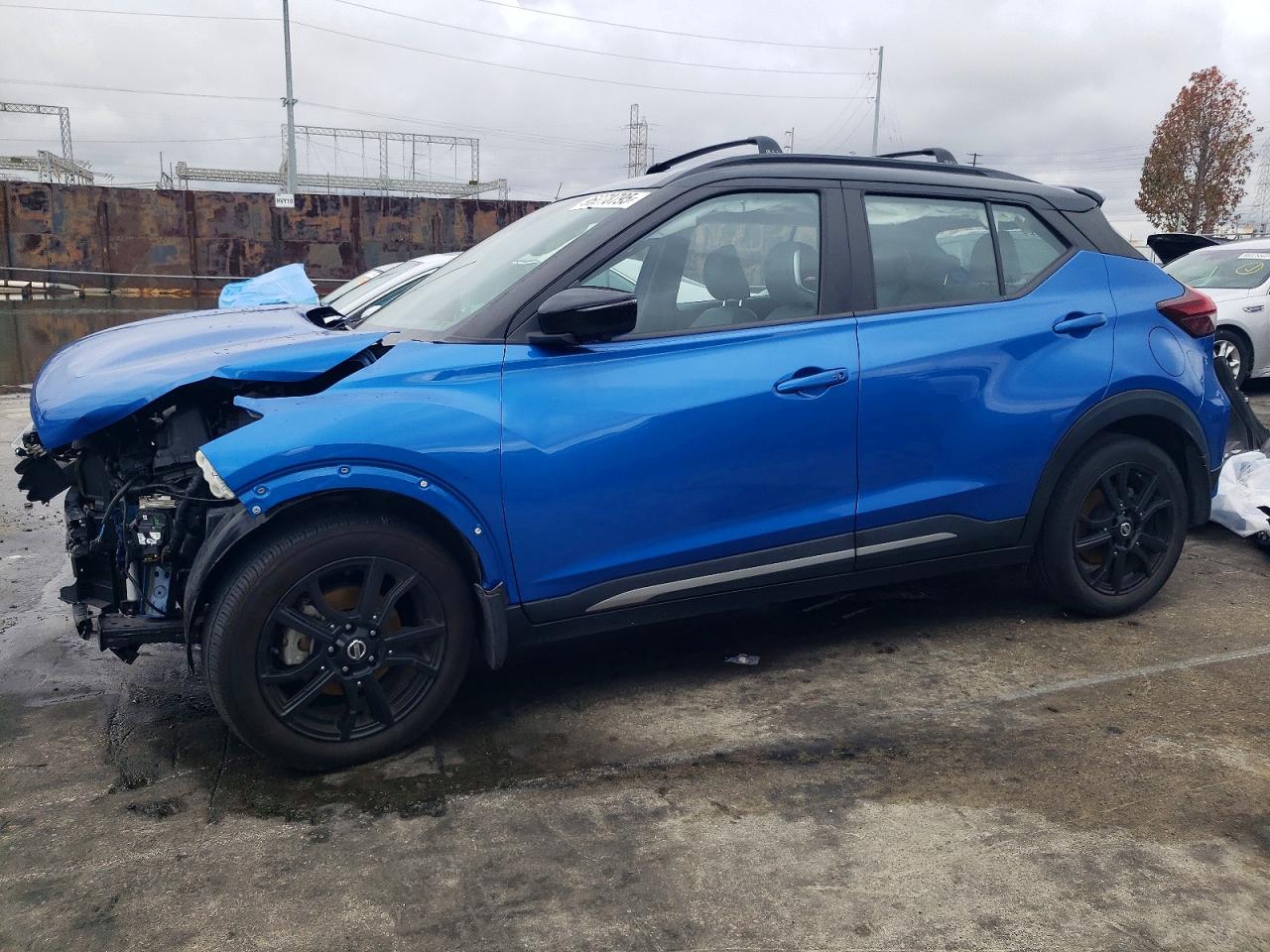 2021 NISSAN KICKS