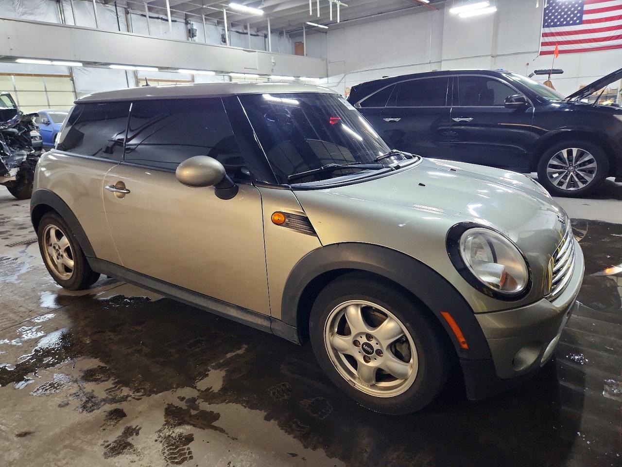 2010 MINI COOPER photo 4