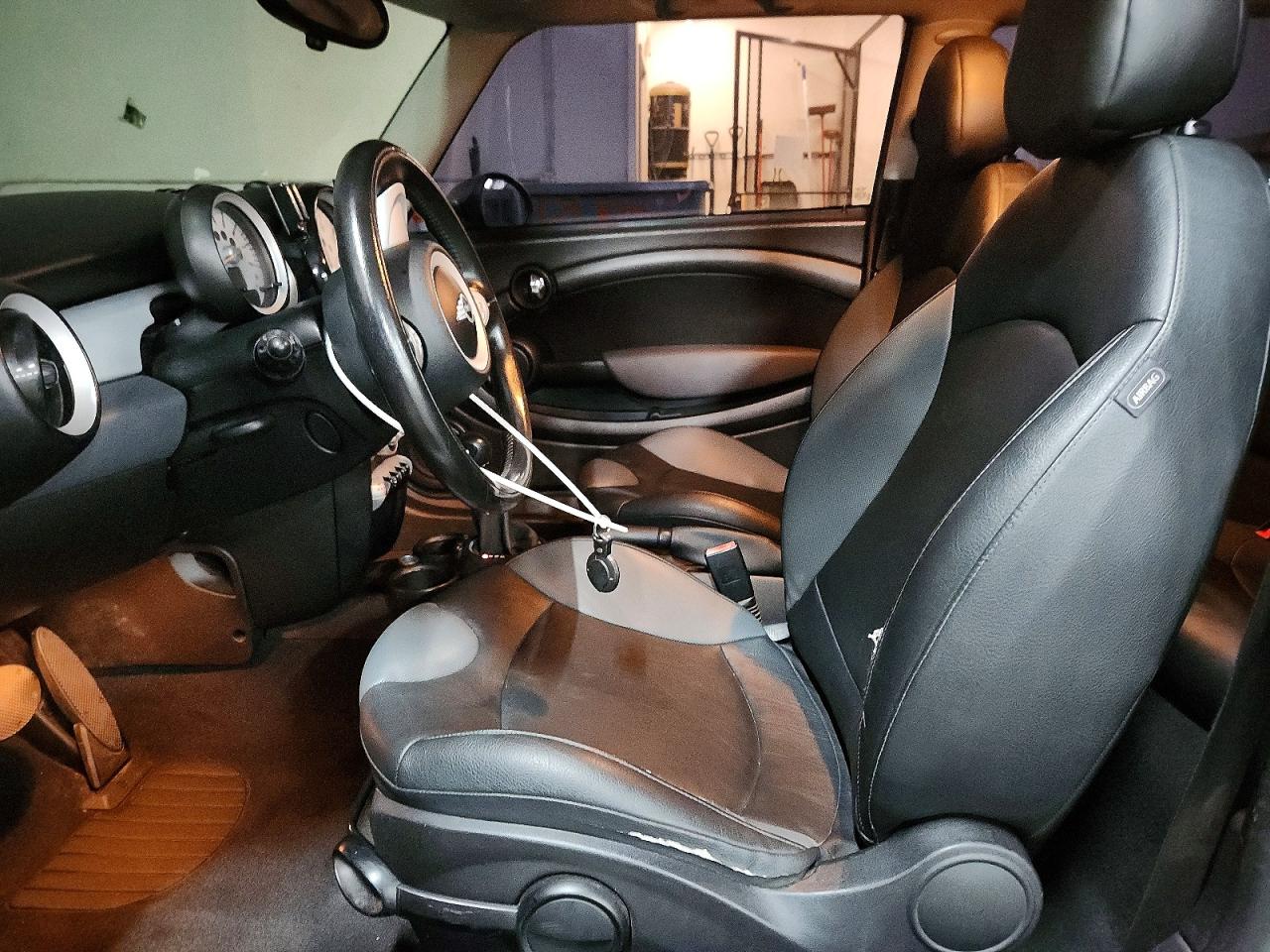 2010 MINI COOPER photo 7