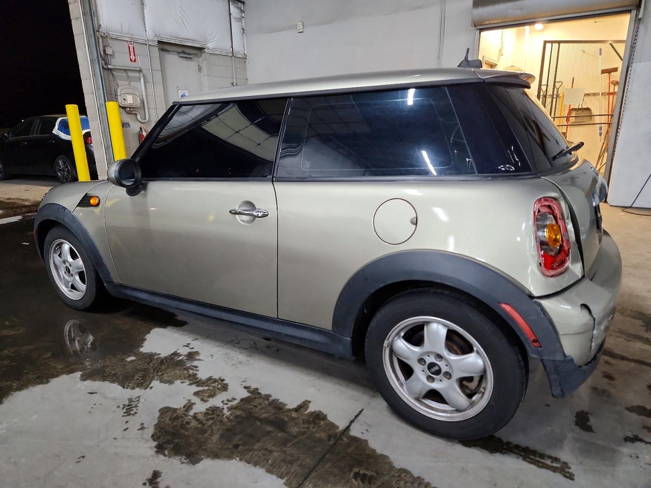 2010 MINI COOPER photo 2