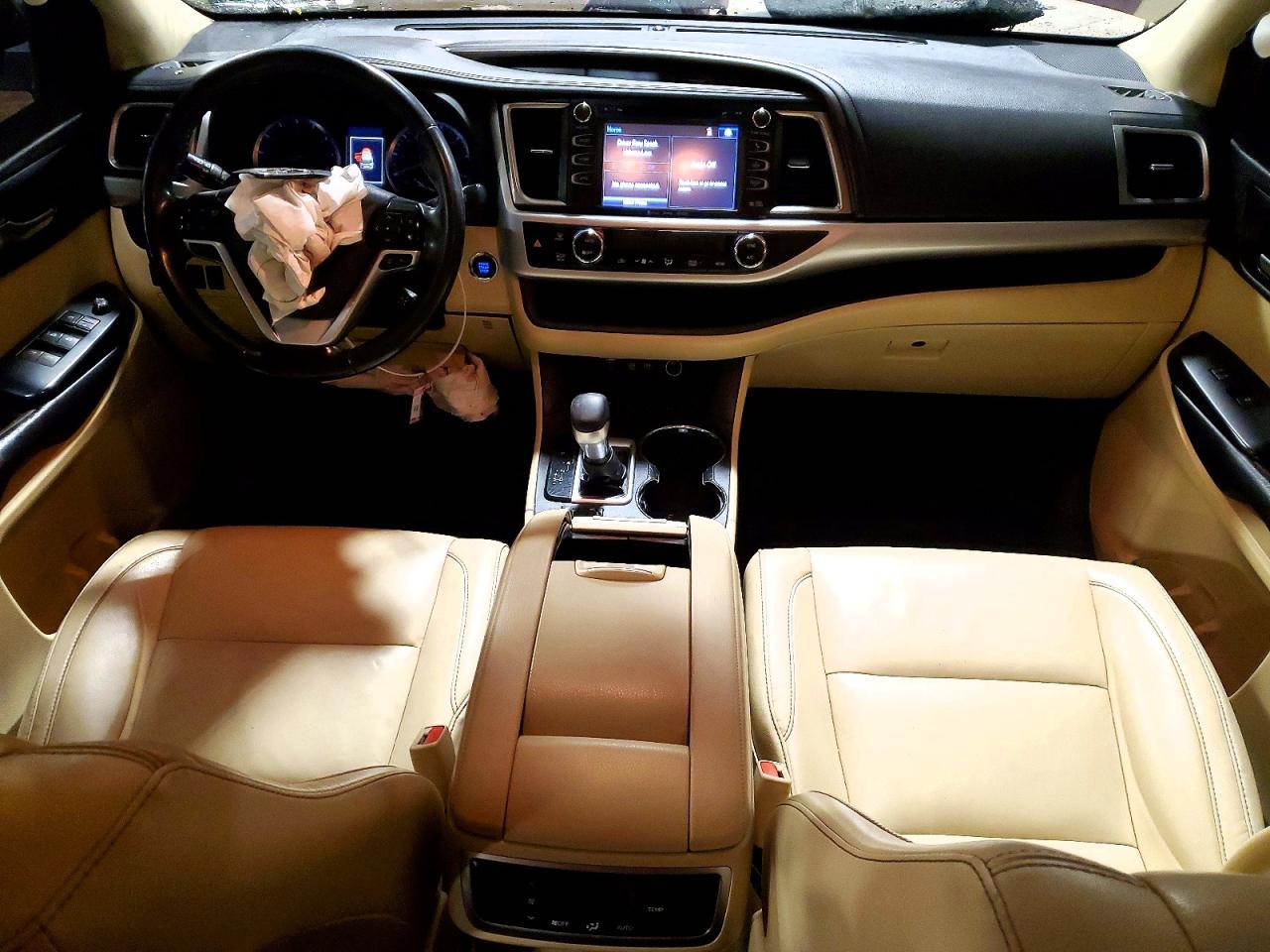 2019 TOYOTA HIGHLANDER SE photo 8