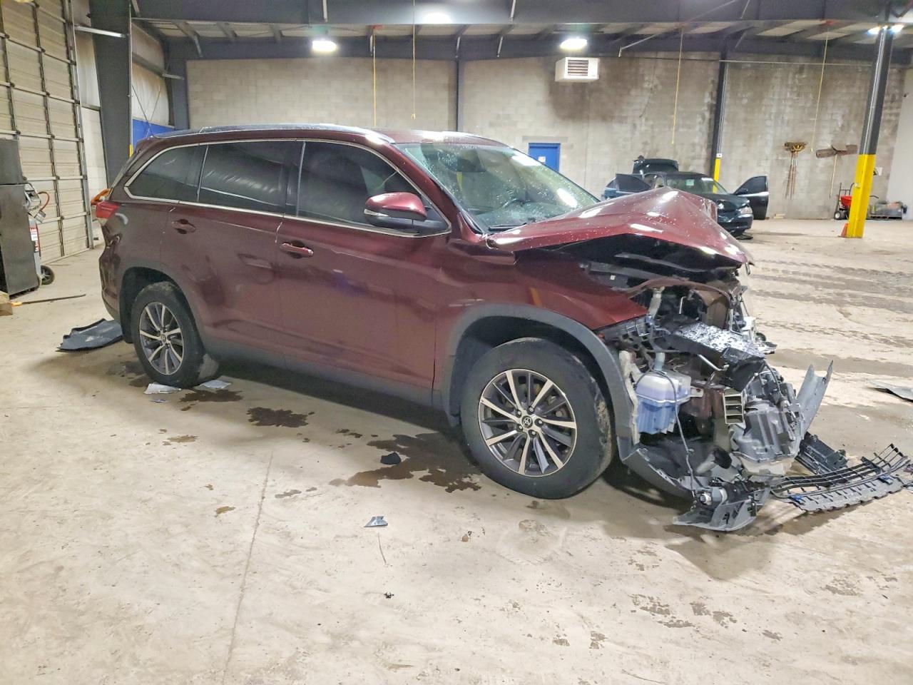 2019 TOYOTA HIGHLANDER SE photo 4
