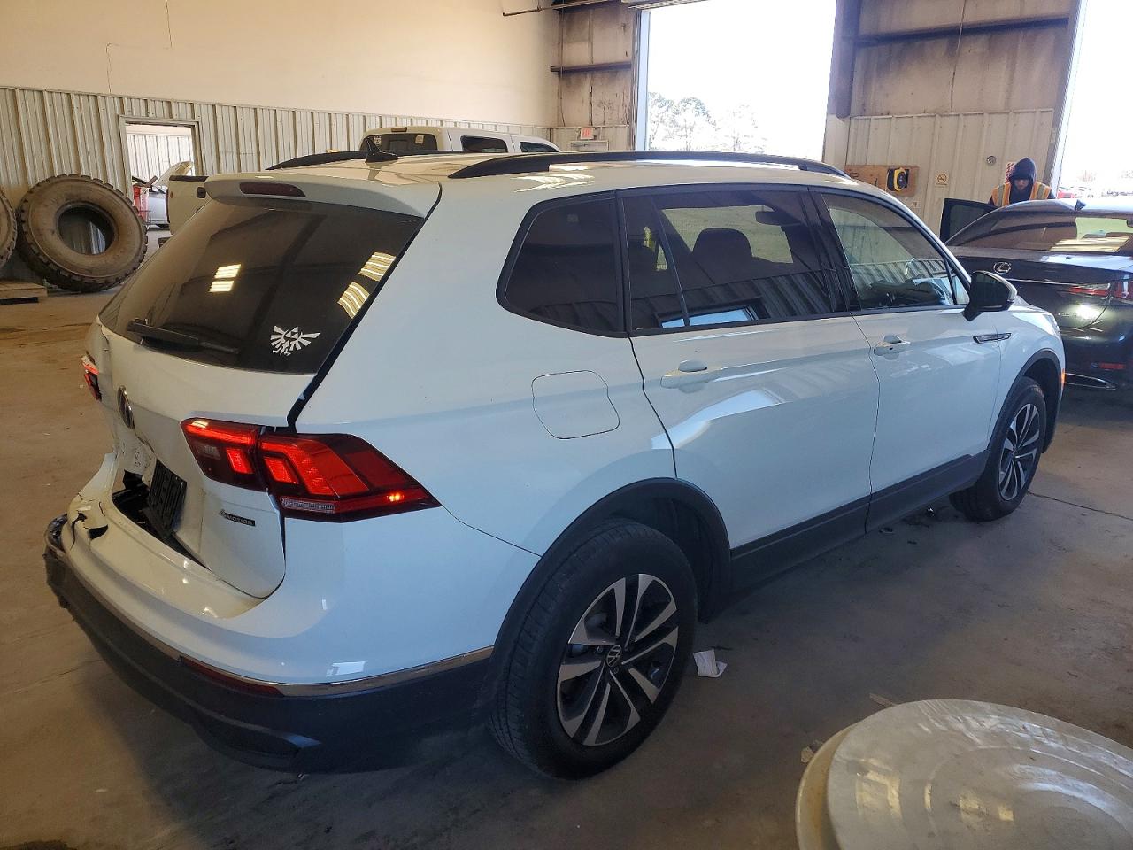 2024 VOLKSWAGEN TIGUAN S photo 3