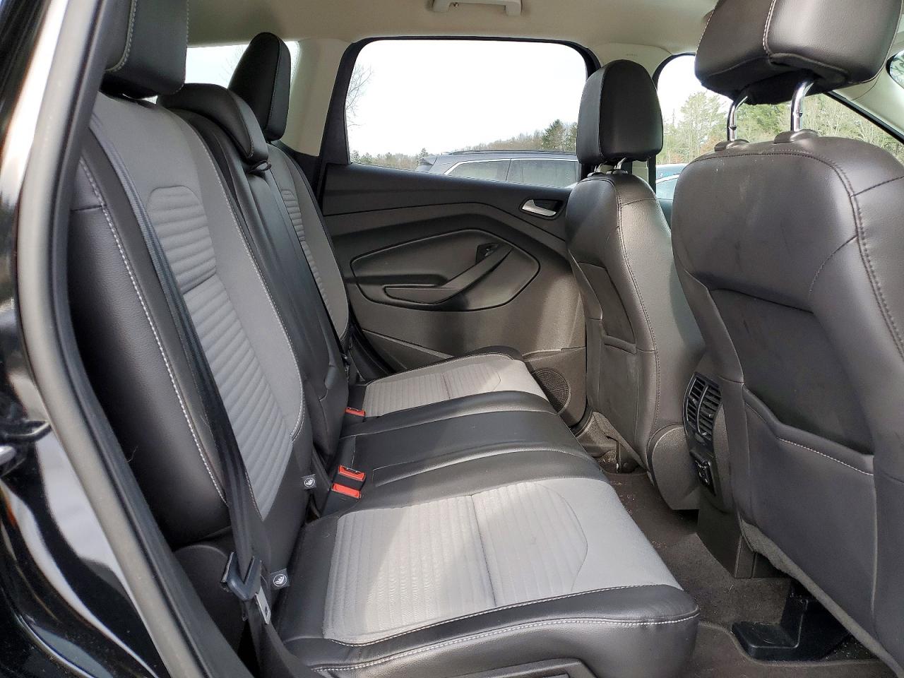 2017 FORD ESCAPE SE photo 11
