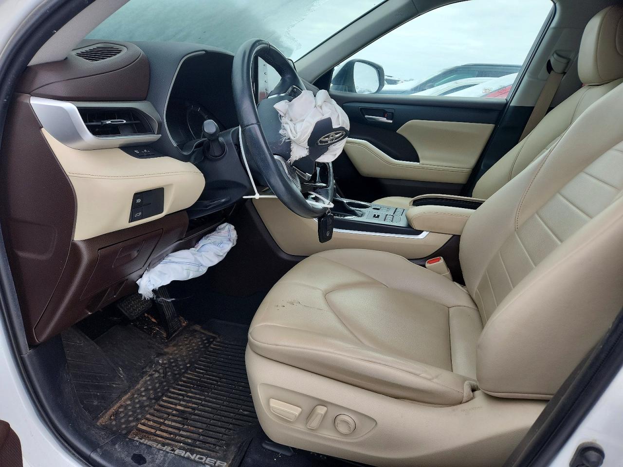 2020 TOYOTA HIGHLANDER XLE photo 7