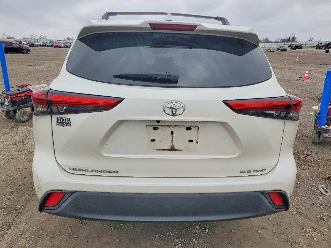 2020 TOYOTA HIGHLANDER XLE photo 6