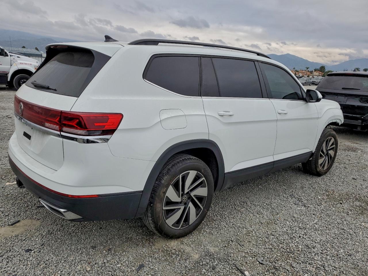 2024 VOLKSWAGEN ATLAS SE photo 3