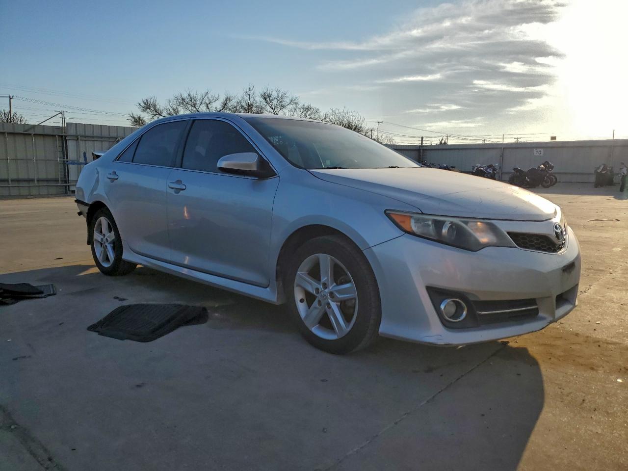 2013 TOYOTA CAMRY L photo 4