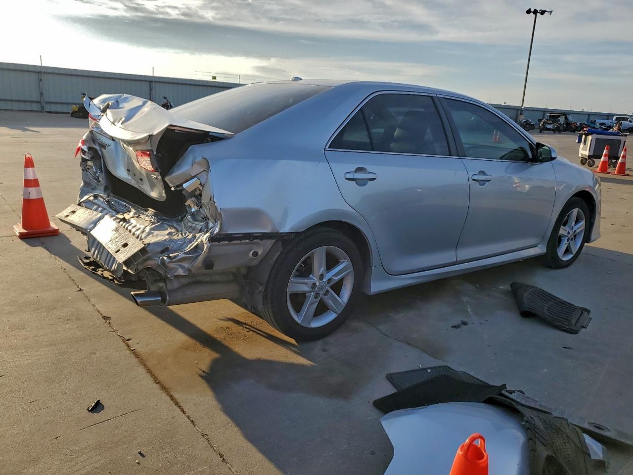 2013 TOYOTA CAMRY L photo 3