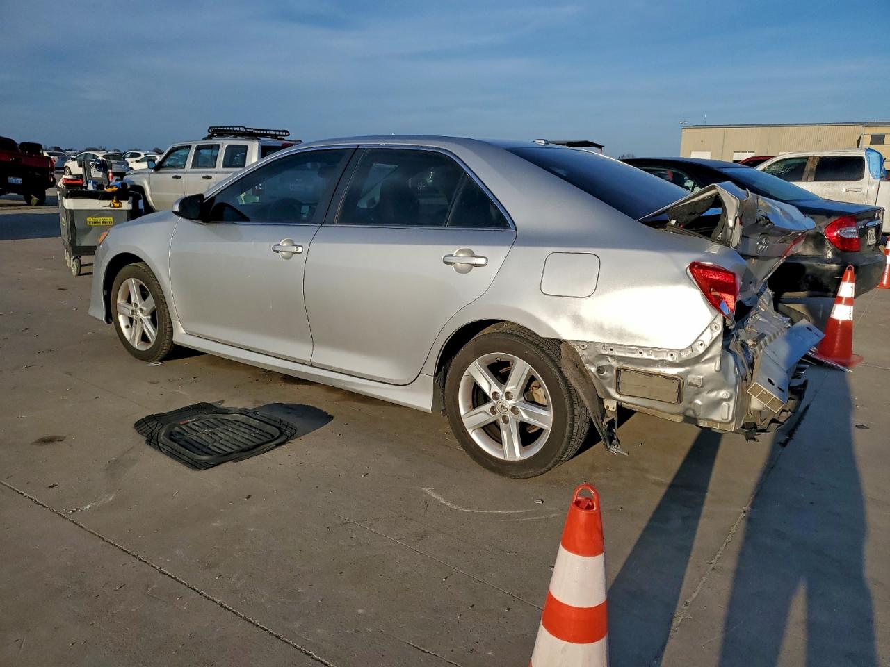 2013 TOYOTA CAMRY L photo 2