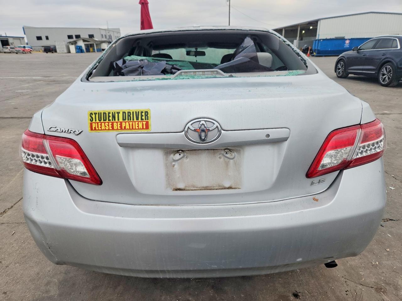 2011 TOYOTA CAMRY LE photo 6