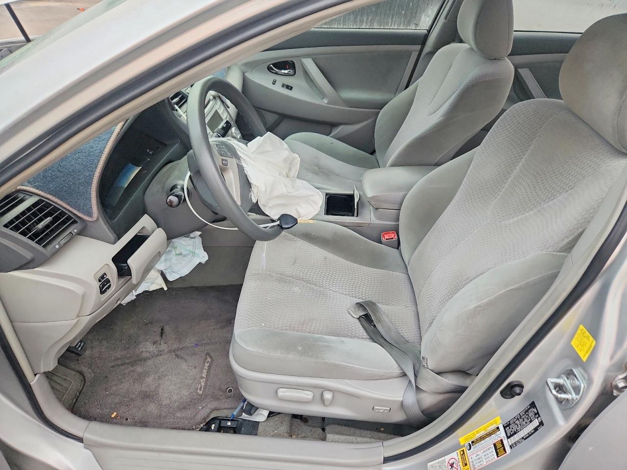 2011 TOYOTA CAMRY LE photo 7
