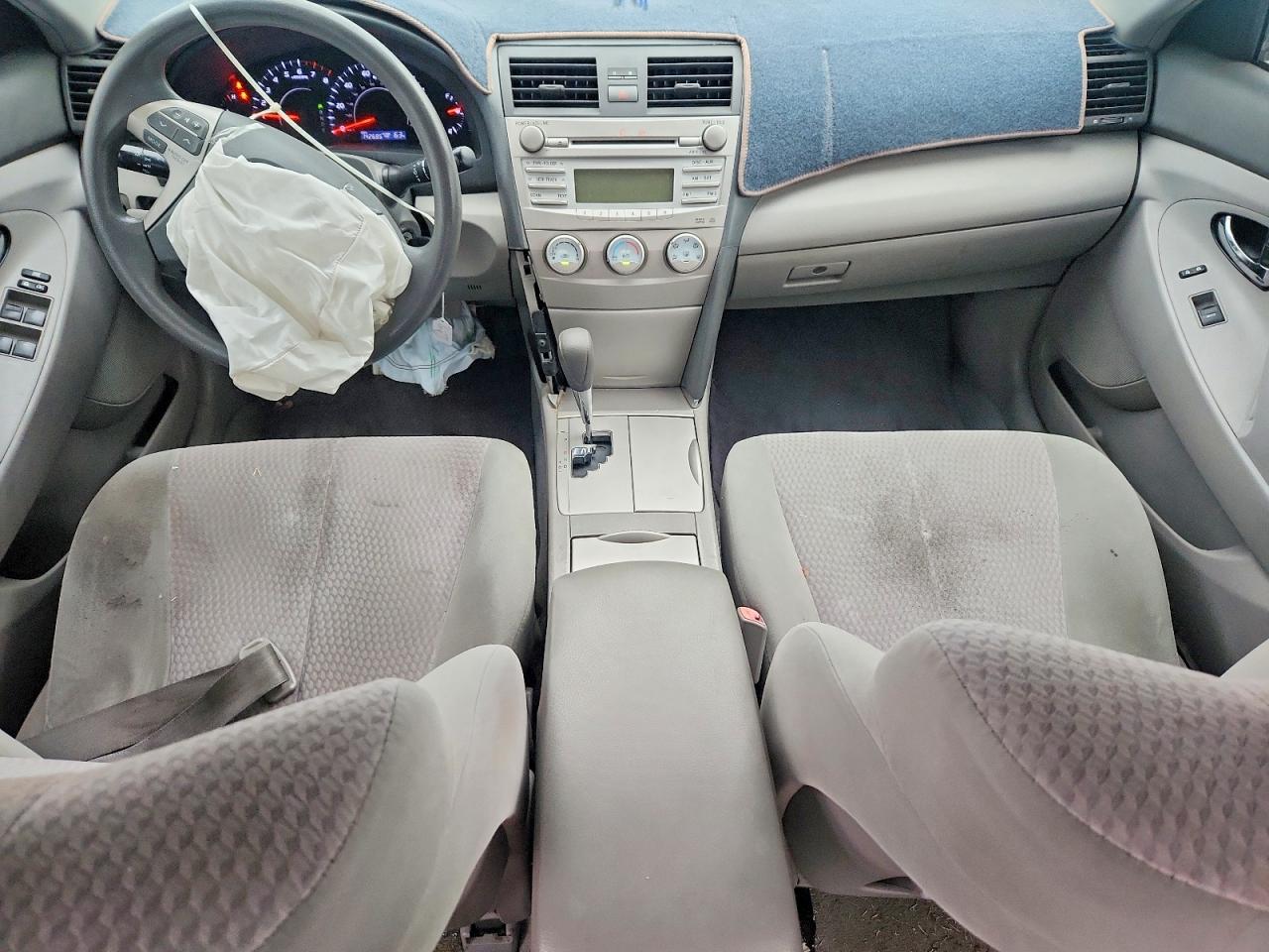 2011 TOYOTA CAMRY LE photo 8