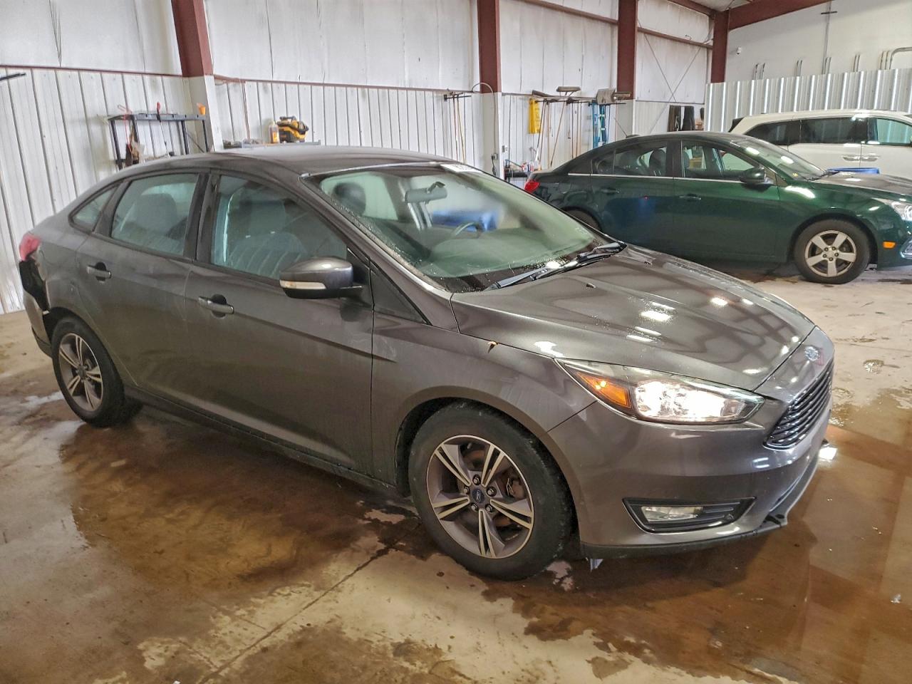 2017 FORD FOCUS SE photo 4