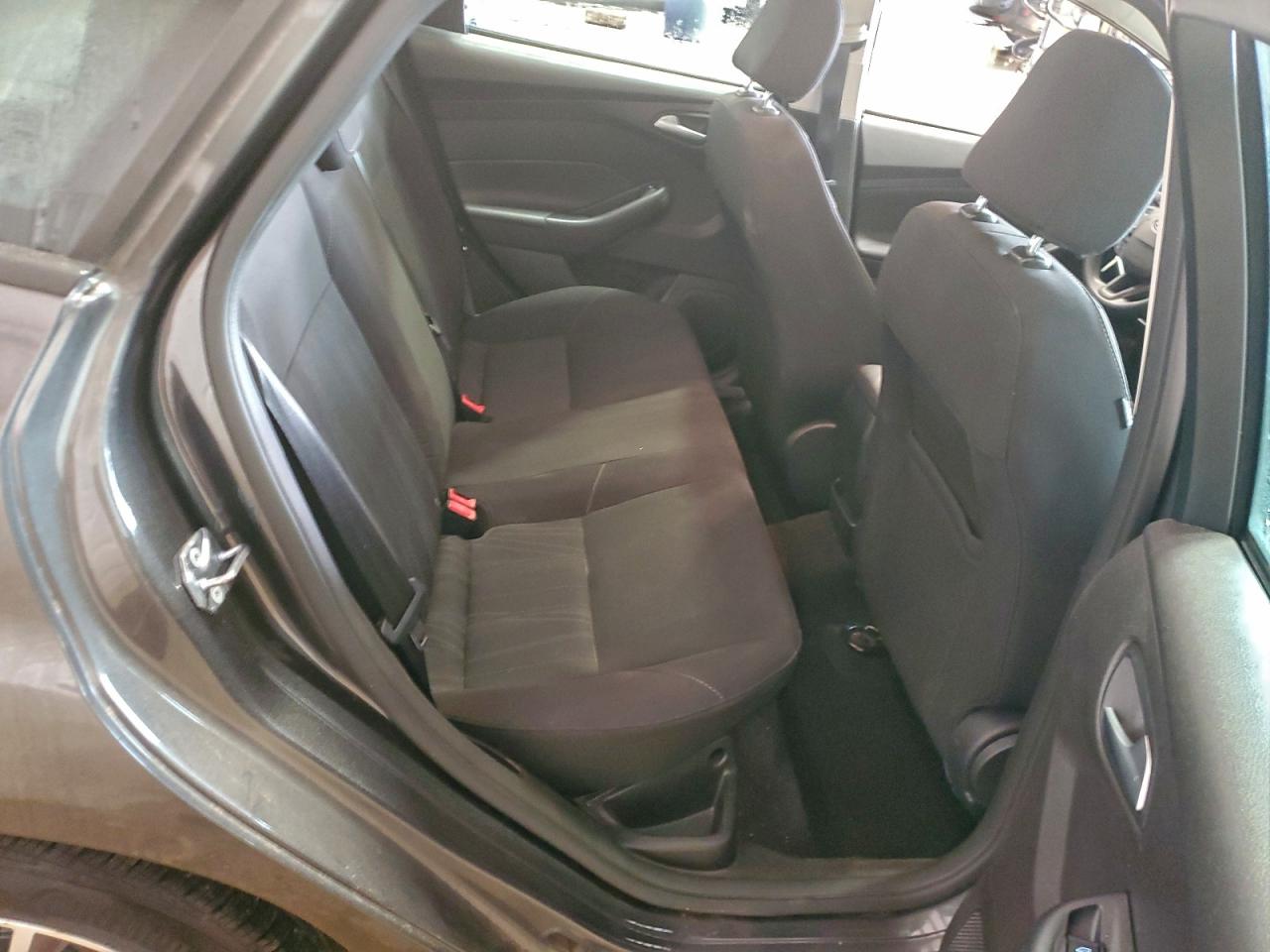 2017 FORD FOCUS SE photo 10
