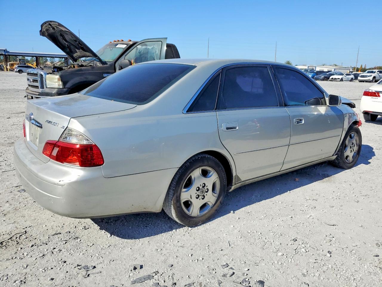 2003 TOYOTA AVALON XL photo 3