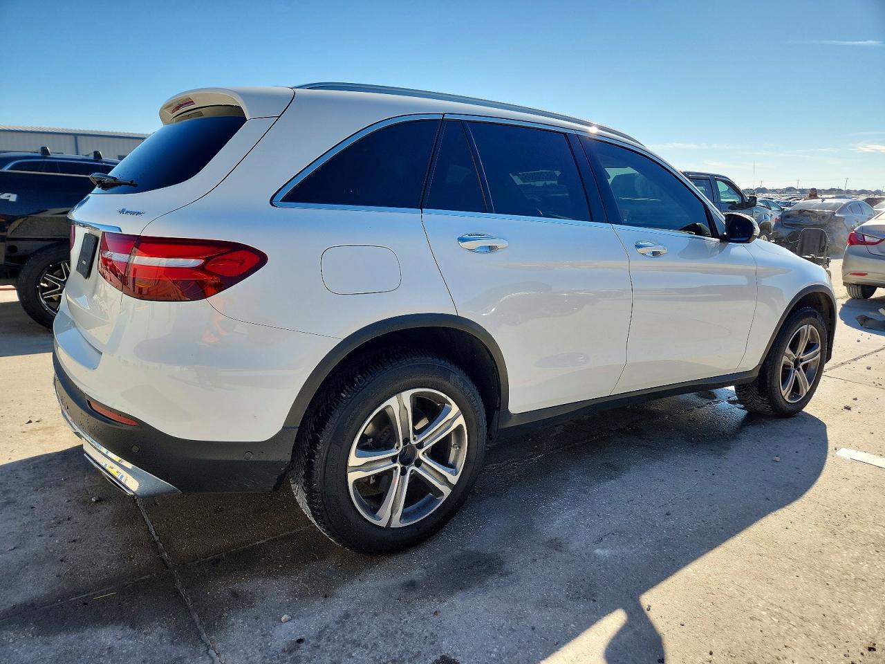 2018 MERCEDES-BENZ GLC 300 4MATIC photo 3