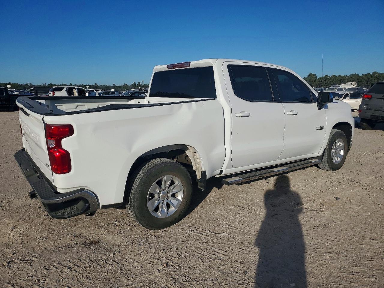 2020 CHEVROLET SILVERADO C1500 LT photo 3
