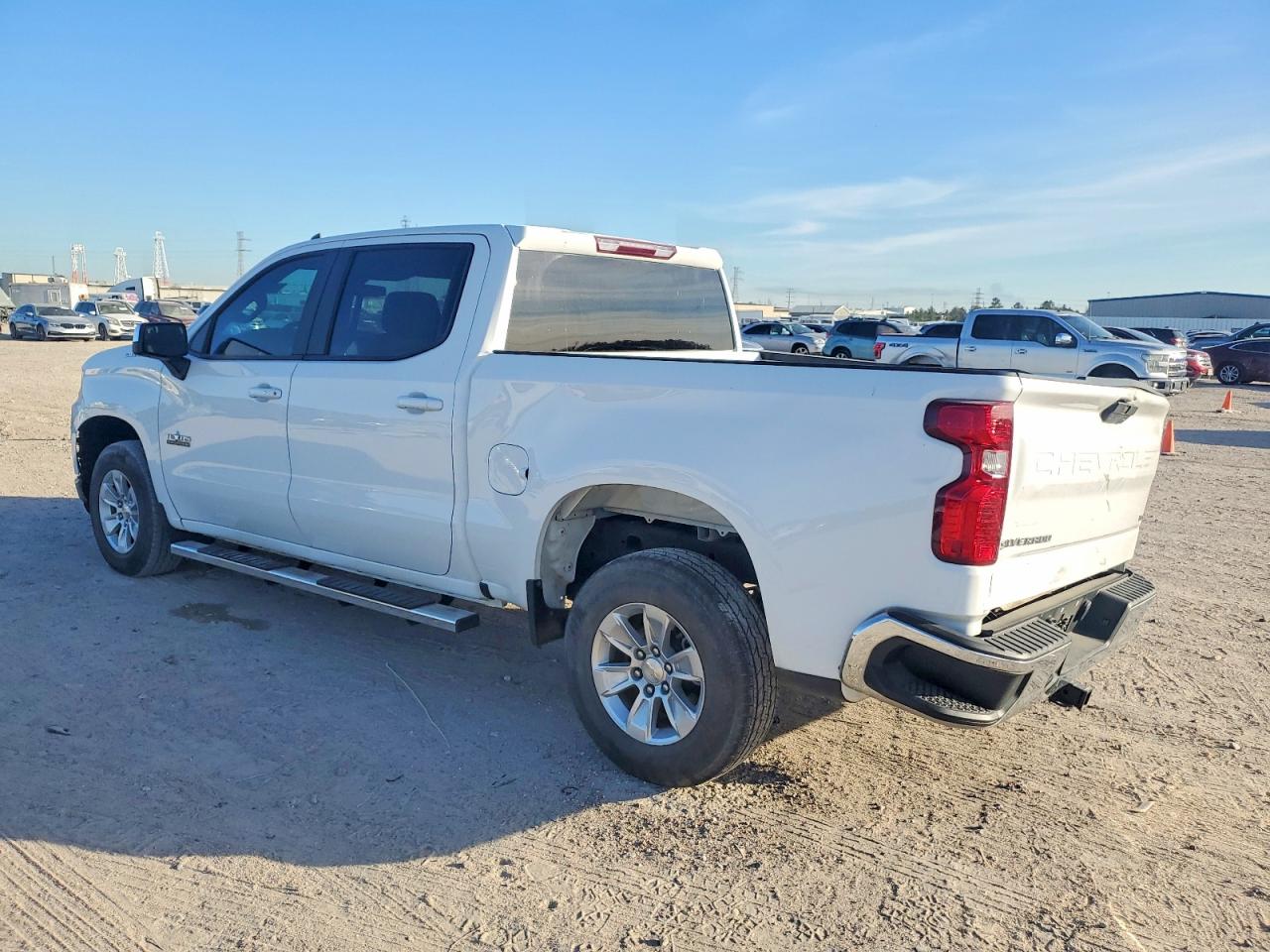 2020 CHEVROLET SILVERADO C1500 LT photo 2