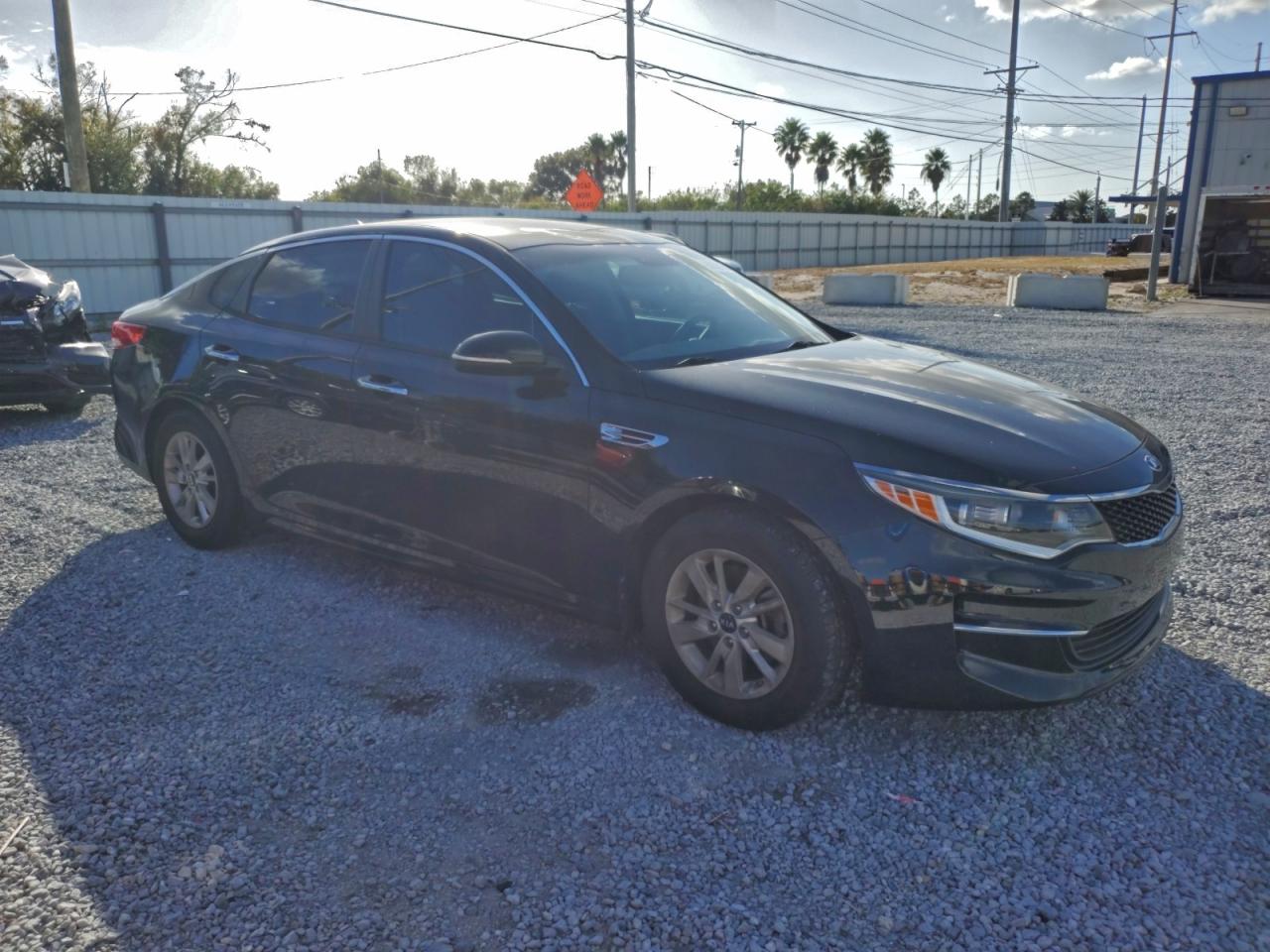 2016 KIA OPTIMA LX photo 4