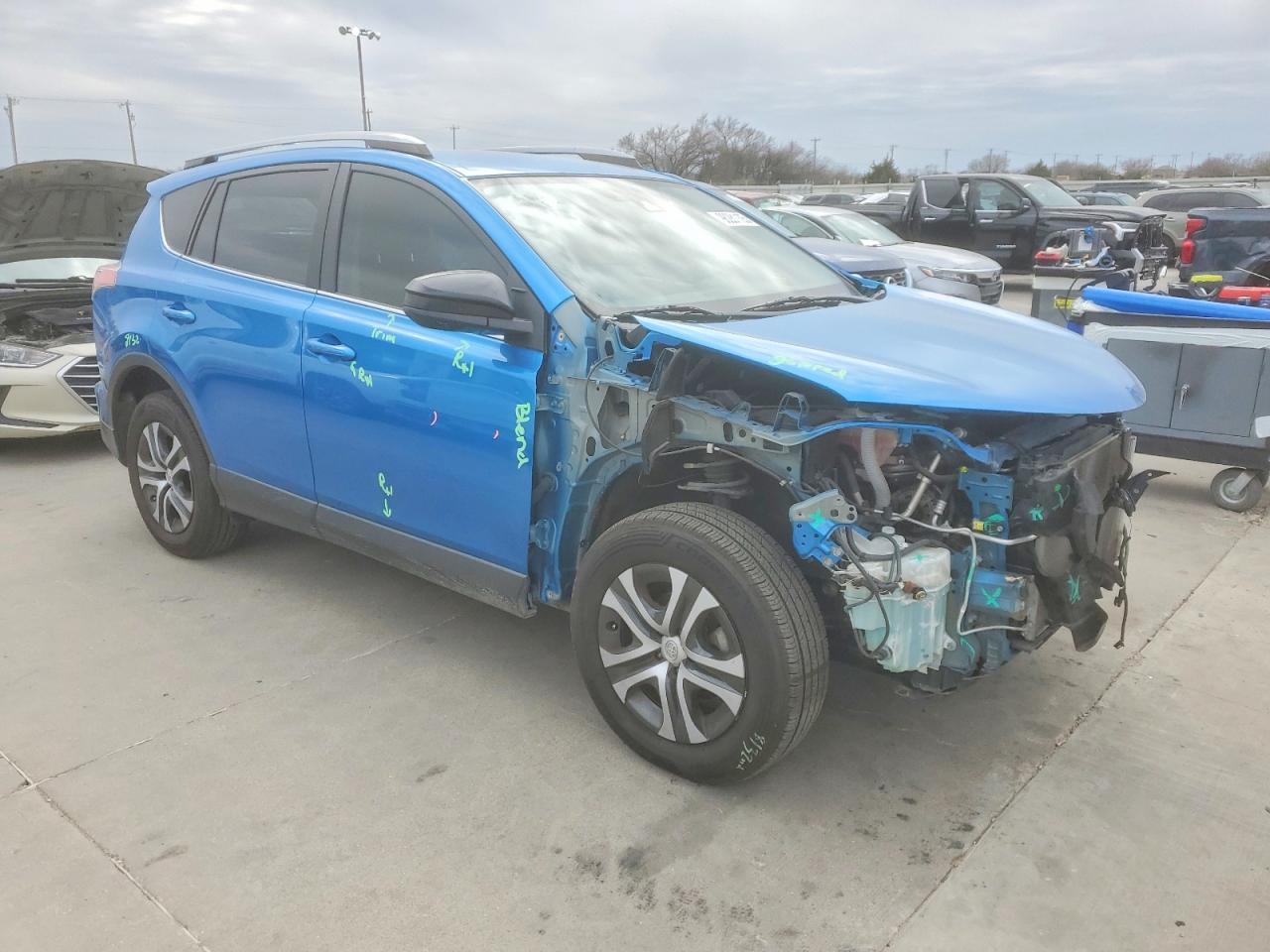 2017 TOYOTA RAV4 LE photo 4