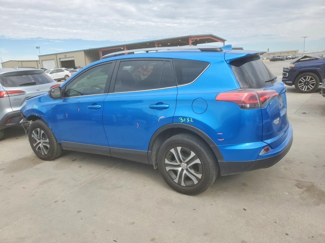 2017 TOYOTA RAV4 LE photo 2