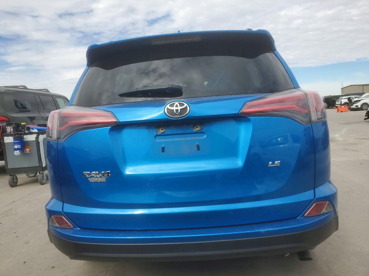 2017 TOYOTA RAV4 LE photo 6
