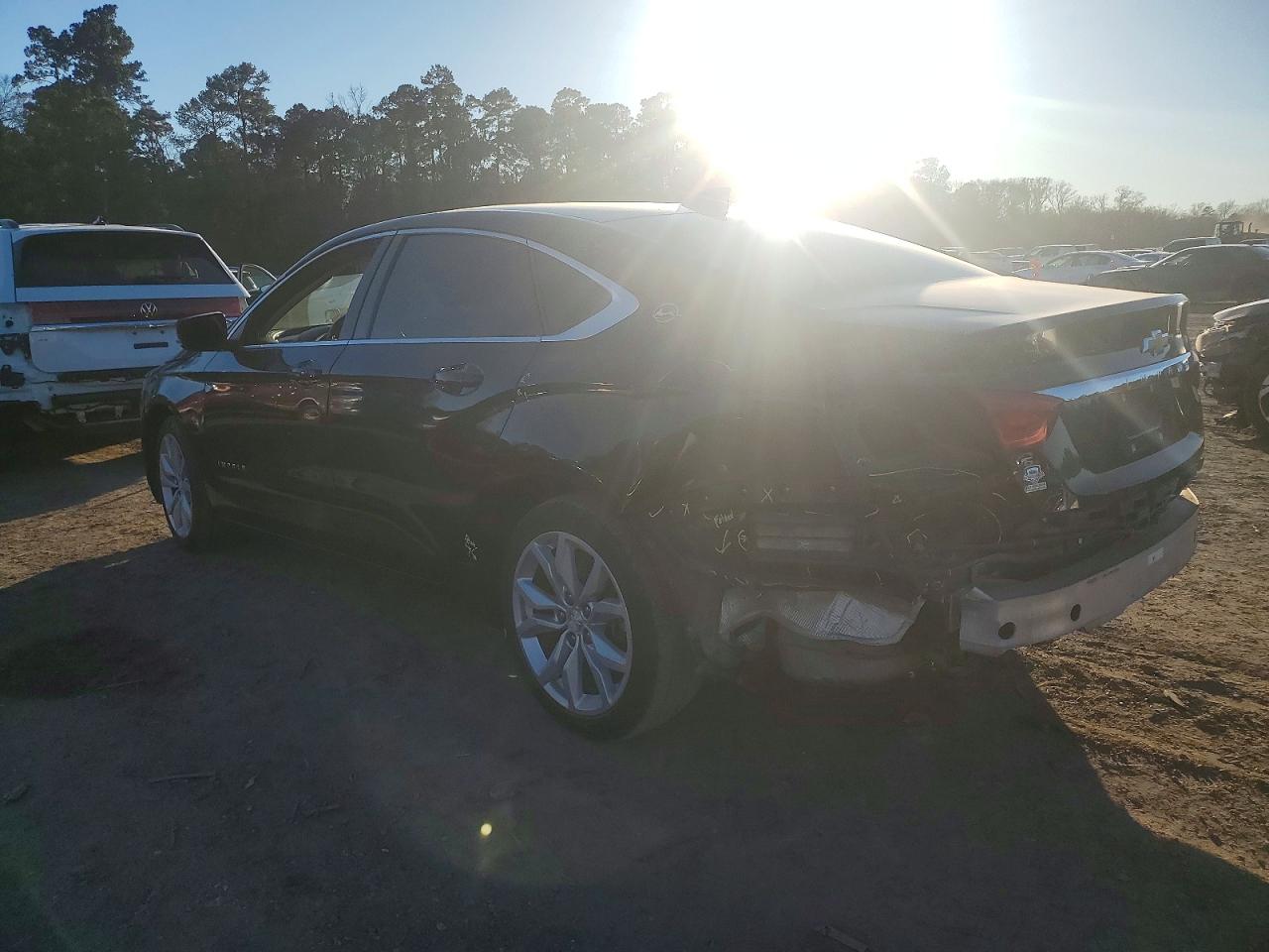 2018 CHEVROLET IMPALA LT photo 2