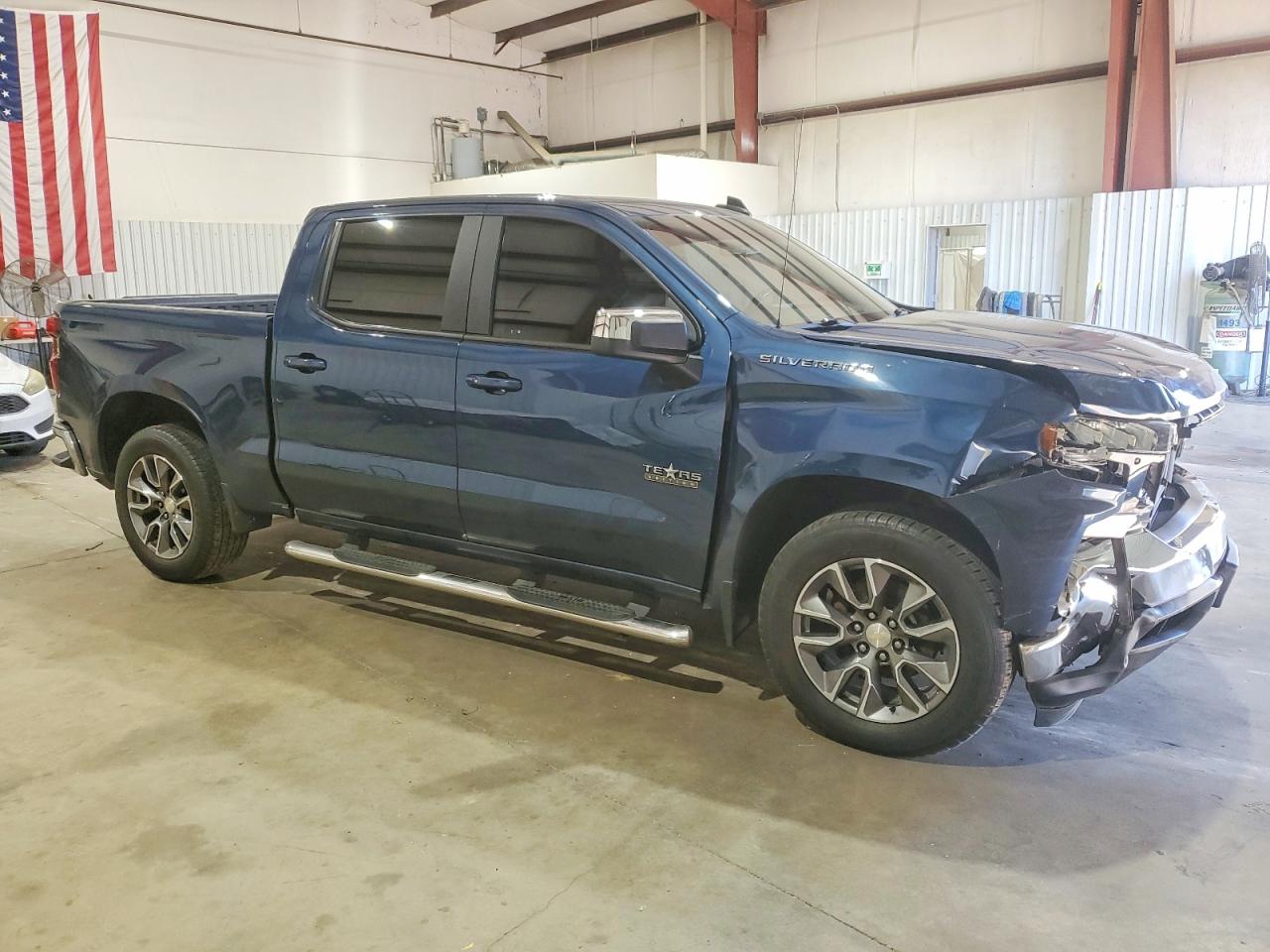 2019 CHEVROLET SILVERADO C1500 LT photo 4