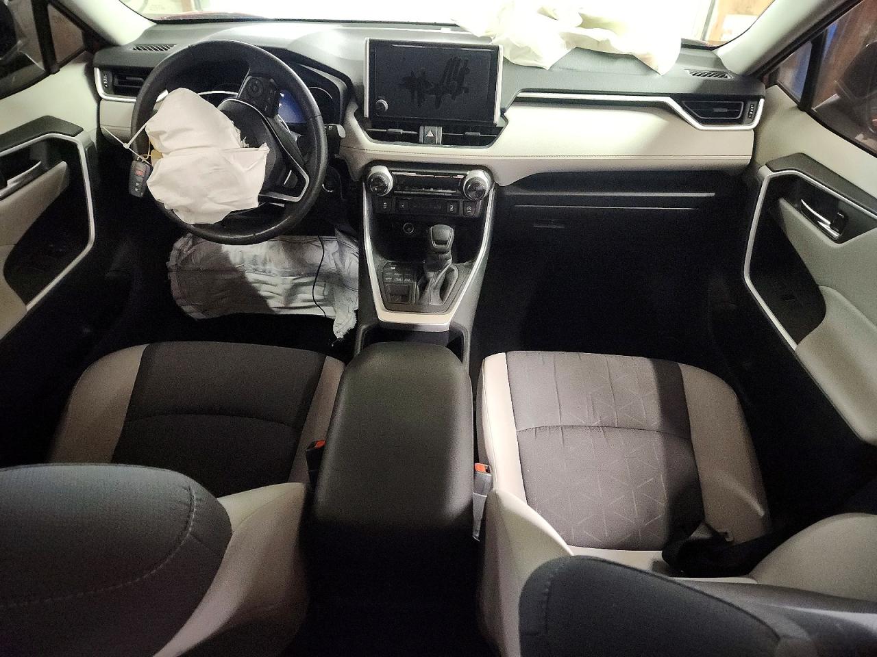 2024 TOYOTA RAV4 XLE photo 8