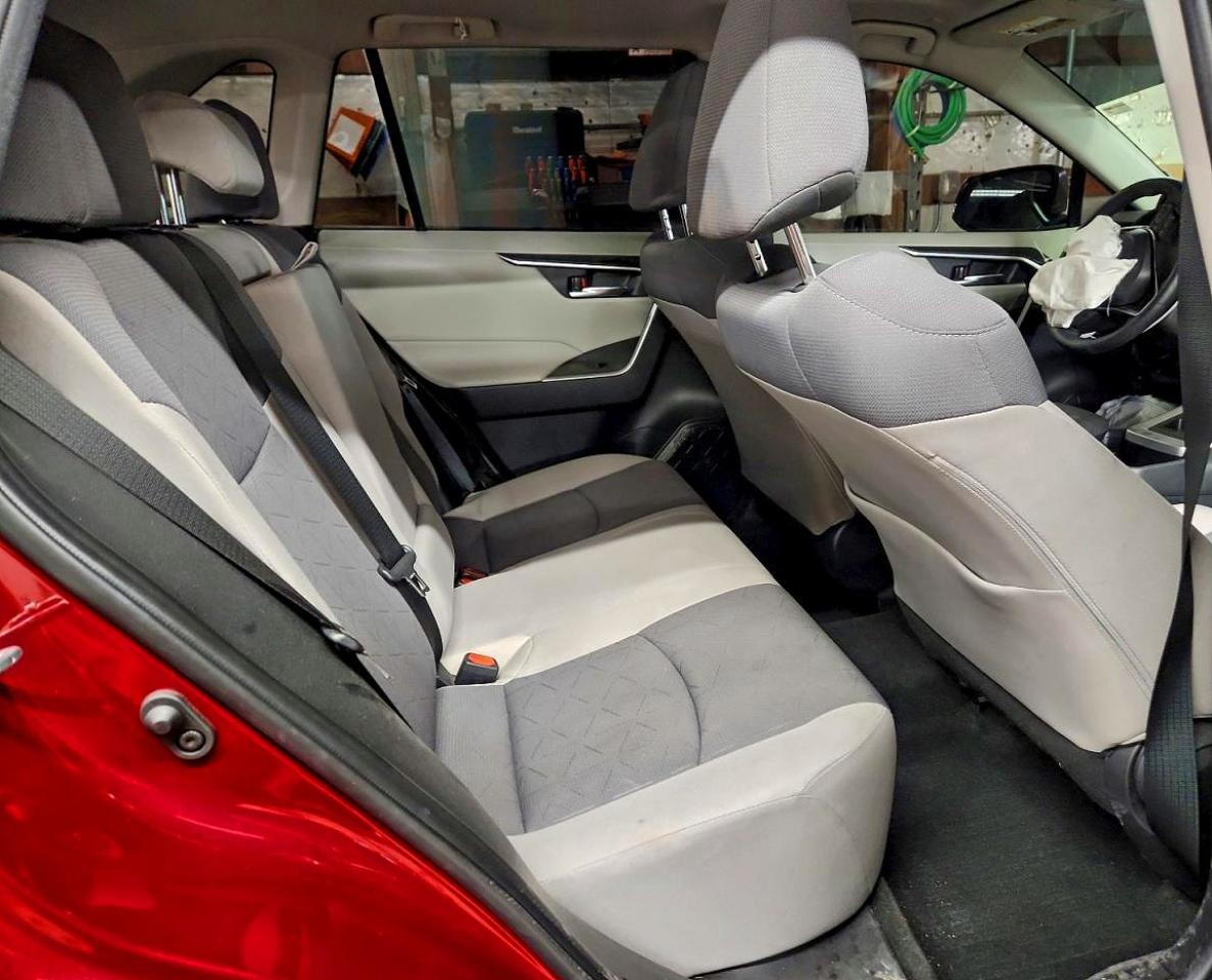 2024 TOYOTA RAV4 XLE photo 11