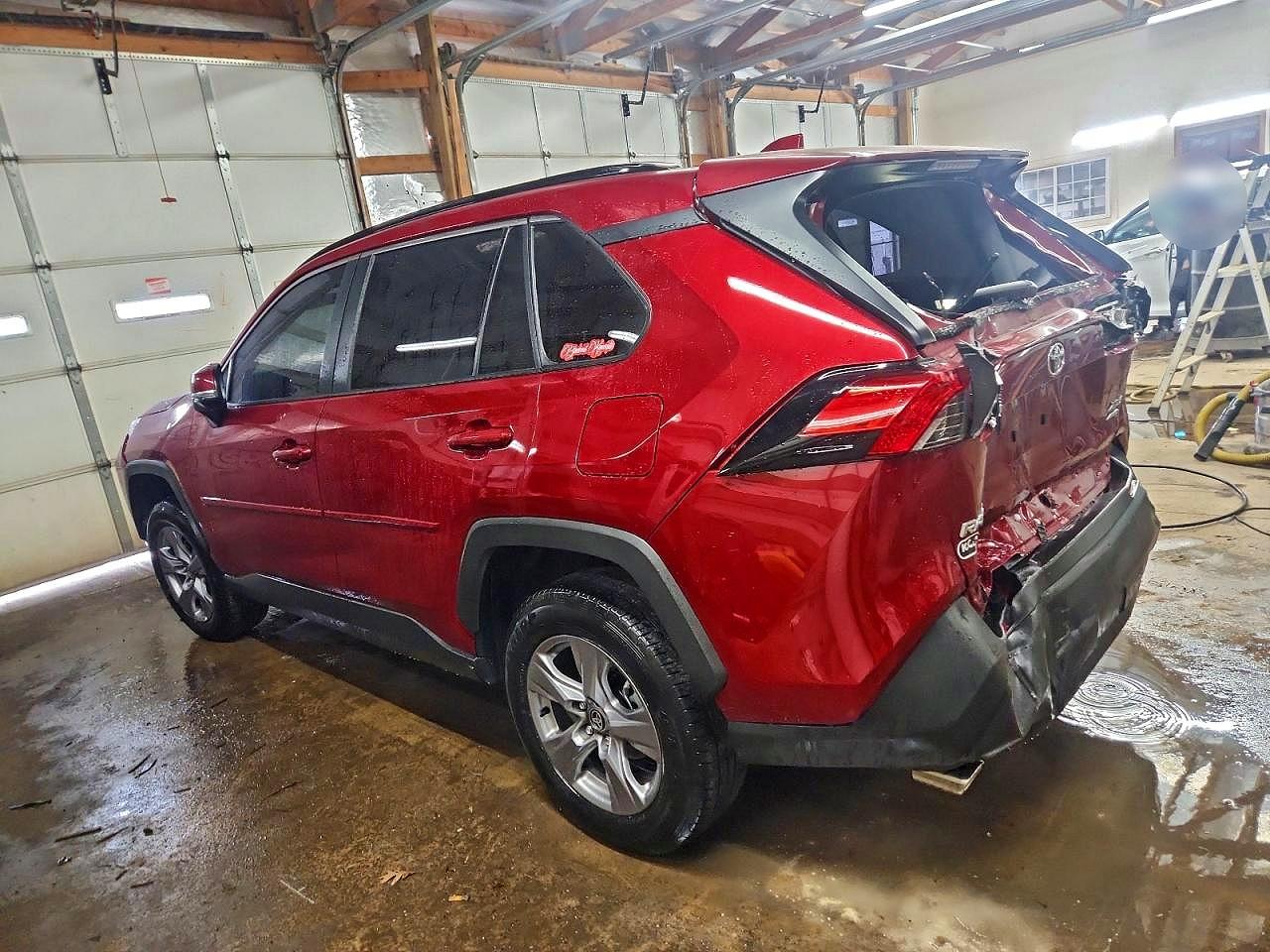 2024 TOYOTA RAV4 XLE photo 2