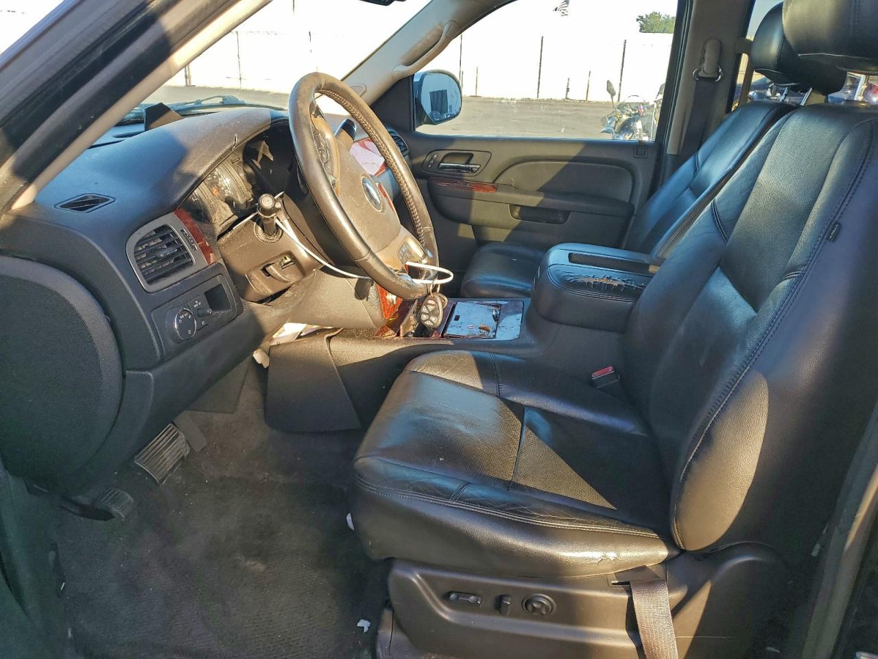 2013 CHEVROLET SUBURBAN C1500 LTZ photo 7